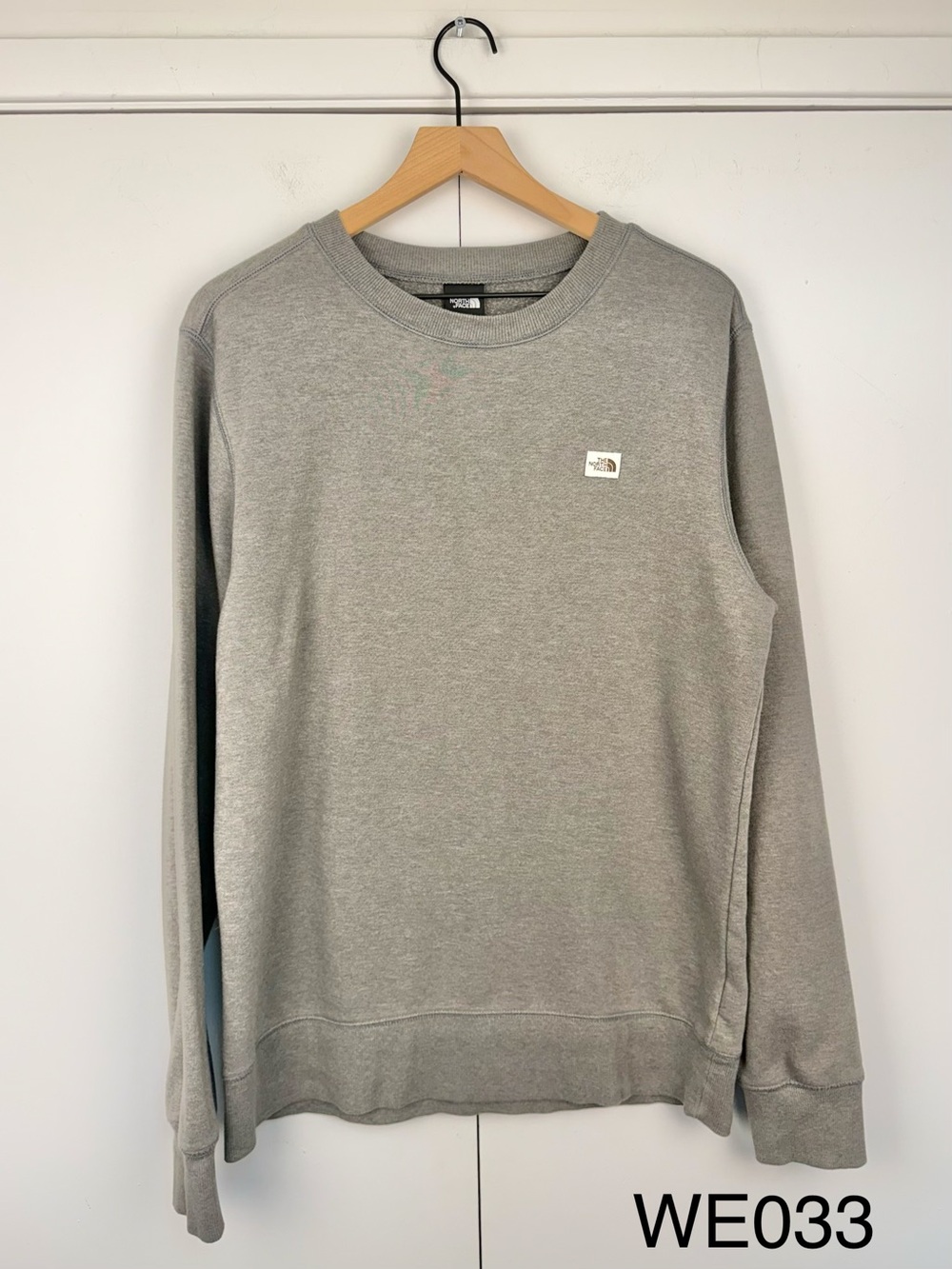 The North Face Men’s Gray Heritage Patch Crewneck Sweatshirt Large
